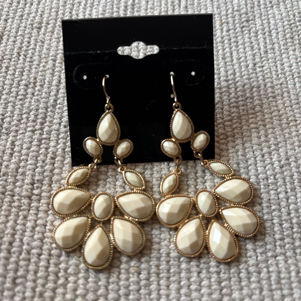 Cream Floral Dangle Earrings With Petal Design